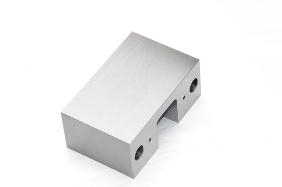 Precyzyjne części do maszyn do formowania wtryskowego tworzyw sztucznych dla przemysłu