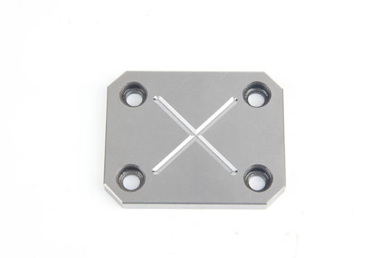 Konstrukcja części z tworzywa sztucznego do formowania wtryskowego płyt ścieralnych w kształcie litery X